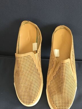 Universal Threads Tan Slides Size 9